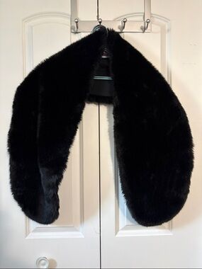 Black Faux Fur Wrap Scarf - Elegant Women's Accessory